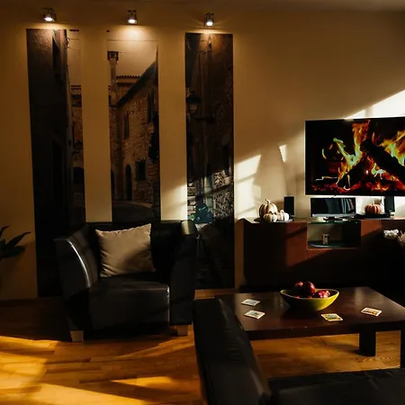 Maya's Flats & 35 - Chlebnicka Street, Old Apartamento