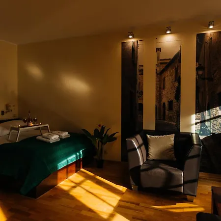 Maya's Flats&resorts 35 - Chlebnicka Street, Old *