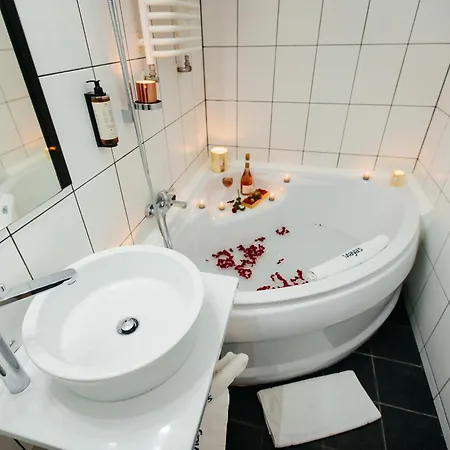 Maya's Flats & 35 - Chlebnicka Street, Old * Gdańsk