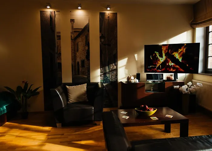 Maya's Flats & 35 - Chlebnicka Street, Old Lejlighed