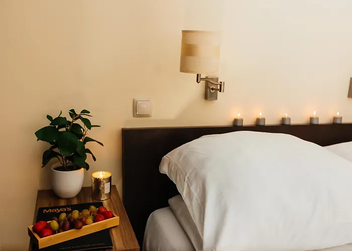 Maya's Flats & 35 - Chlebnicka Street, Old Lejlighed